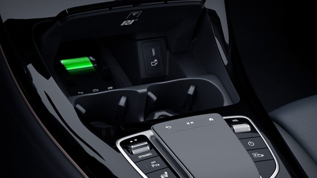 Mercedes EQC recharge smartphone