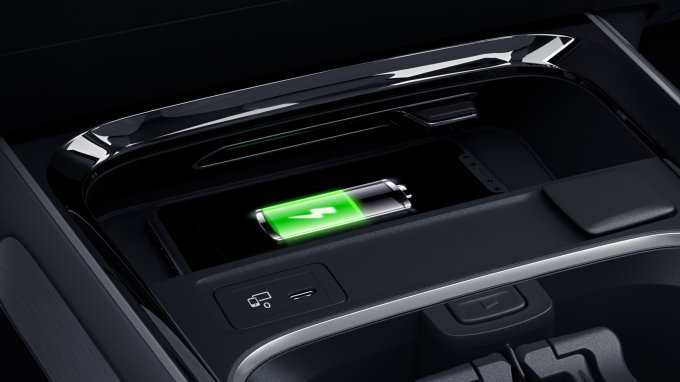 Mercedes GLB chargeur smartphone