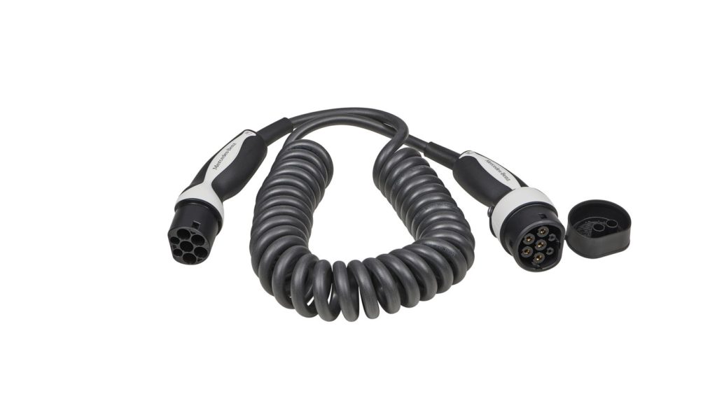 Mercedes Nouveau GLA hybride rechargeable cable