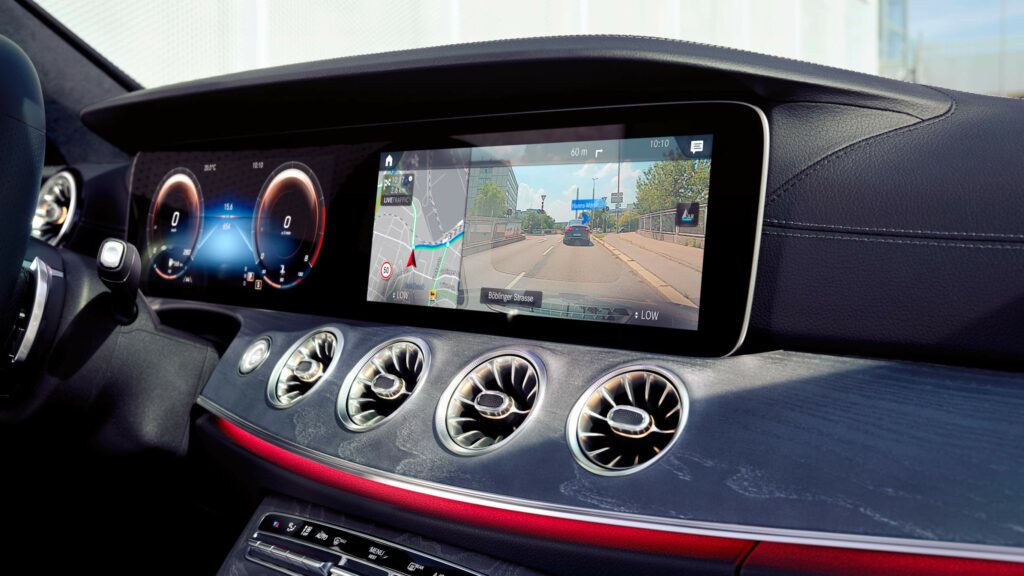 Classe E Cabriolet - Réalité augmentée pour la navigation MBUX​