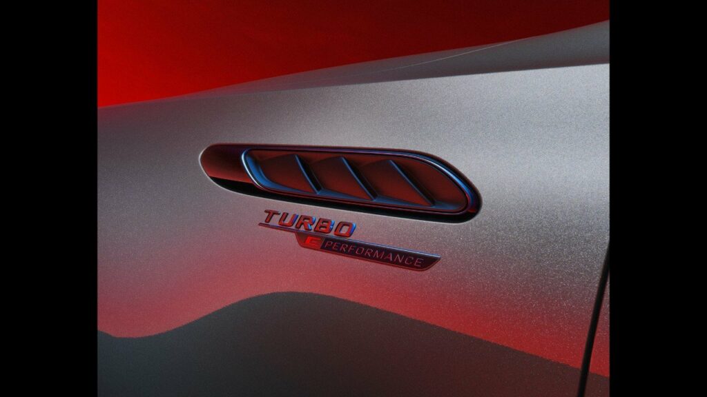 Badge TURBO E PERFORMANCE sur les ailes avant